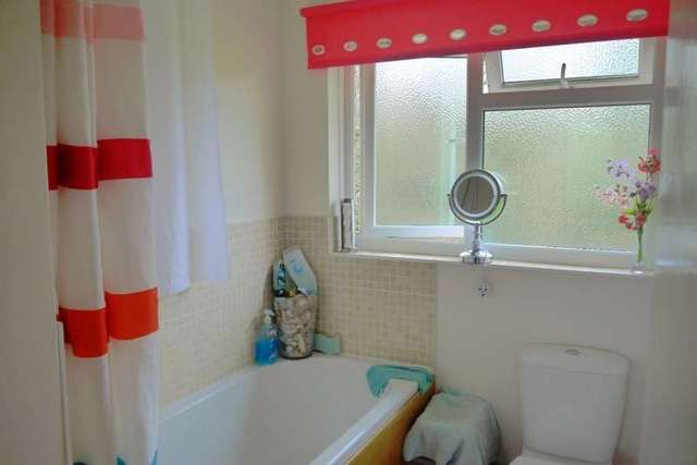  Image of 2 bedroom Flat to rent in Hiltingbury Road Chandler