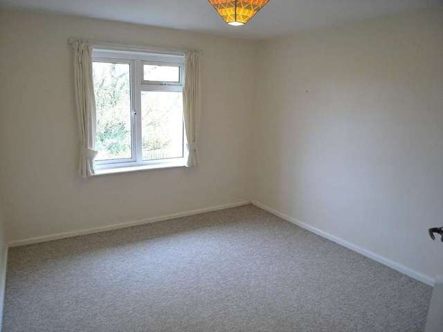  Image of 2 bedroom Flat to rent in Hiltingbury Road Chandler