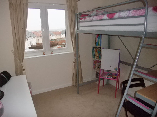  Image of 4 bedroom Town House to rent in Hilton Lane Cowdenbeath KY4 at Cowdenbeath Fife Fife, KY4 9BT
