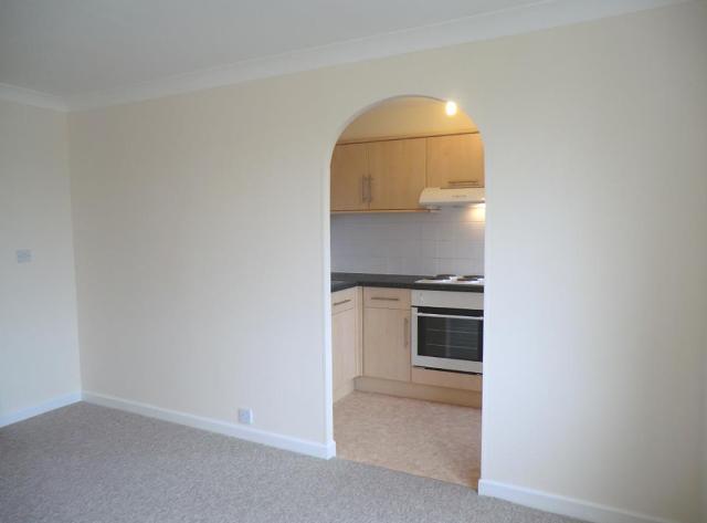  Image of 1 bedroom Apartment to rent in Pine Tree Glen Westbourne Bournemouth BH4 at Homewaye House 10 Pine Tree Glen Bournemouth, BH4 9ES