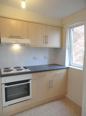  Image of 1 bedroom Apartment to rent in Pine Tree Glen Westbourne Bournemouth BH4 at Homewaye House 10 Pine Tree Glen Bournemouth, BH4 9ES