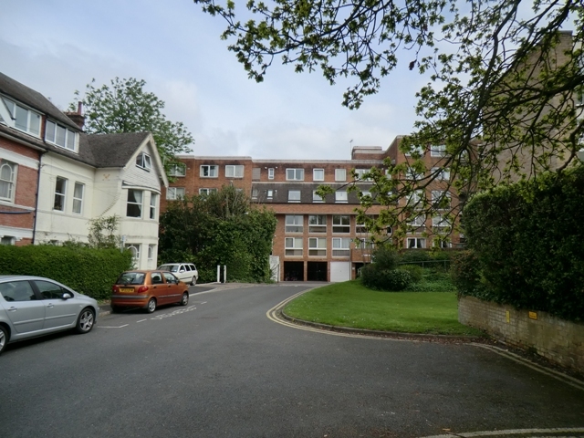  Image of 1 bedroom Apartment to rent in Pine Tree Glen Westbourne Bournemouth BH4 at Homewaye House 10 Pine Tree Glen Bournemouth, BH4 9ES