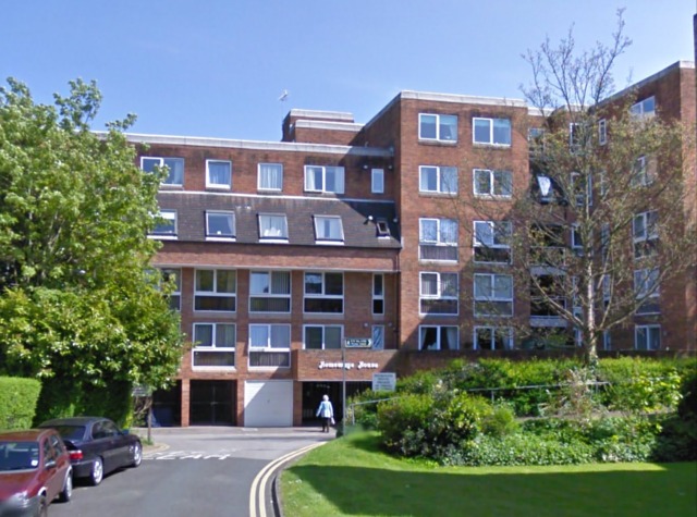  Image of 1 bedroom Apartment to rent in Pine Tree Glen Westbourne Bournemouth BH4 at Homewaye House 10 Pine Tree Glen Bournemouth, BH4 9ES