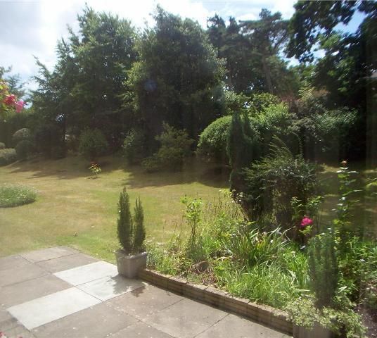  Image of 1 bedroom Apartment to rent in Pine Tree Glen Westbourne Bournemouth BH4 at Homewaye House 10 Pine Tree Glen Bournemouth, BH4 9ES