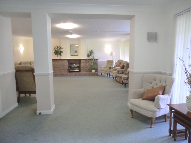  Image of 1 bedroom Apartment to rent in Pine Tree Glen Westbourne Bournemouth BH4 at Homewaye House 10 Pine Tree Glen Bournemouth, BH4 9ES