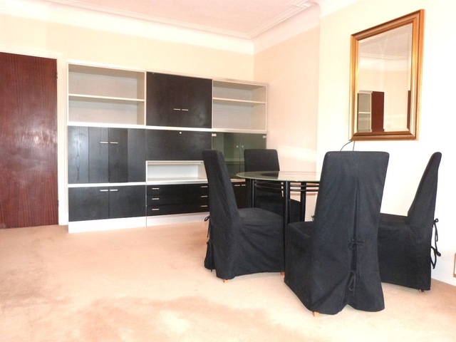  Image of 3 bedroom Flat to rent in Hoop Lane London NW11 at GOLDERS GREEN  London, NW11 8JL