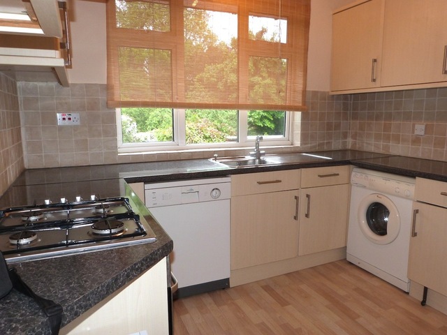  Image of 3 bedroom Flat to rent in Hoop Lane London NW11 at GOLDERS GREEN  London, NW11 8JL