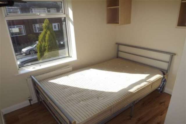  Image of 3 bedroom Semi-Detached house to rent in Hunters Road Gosforth Newcastle upon Tyne NE3 at Newcastle upon Tyne, NE3 1SD