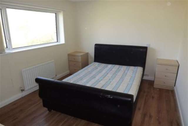  Image of 3 bedroom Semi-Detached house to rent in Hunters Road Gosforth Newcastle upon Tyne NE3 at Newcastle upon Tyne, NE3 1SD