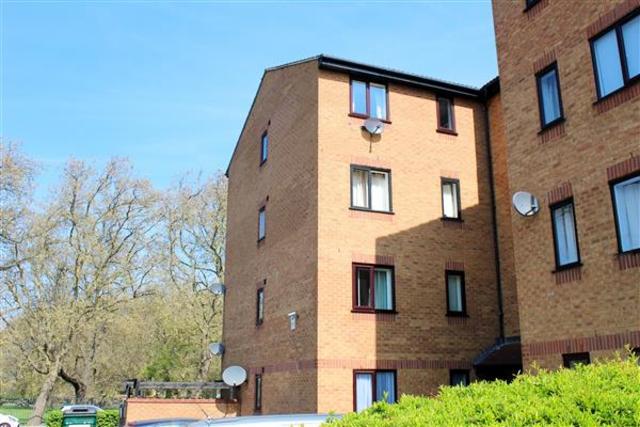  Image of 2 bedroom Apartment for sale in Grinstead Road London SE8 at Deptford, SE8 5BN