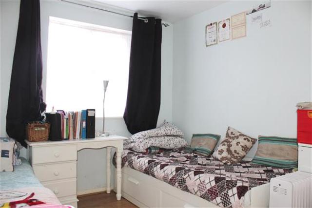  Image of 2 bedroom Apartment for sale in Grinstead Road London SE8 at Deptford, SE8 5BN