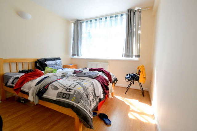  Image of 4 bedroom Flat to rent in Johnson Street London E1 at Cable Street  Shadwell, E1 0AQ