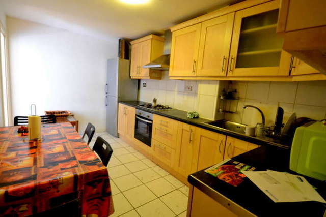  Image of 4 bedroom Flat to rent in Johnson Street London E1 at Cable Street  Shadwell, E1 0AQ