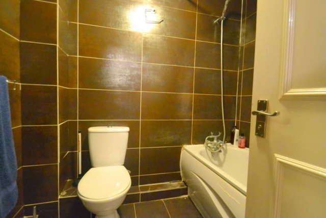  Image of 4 bedroom Flat to rent in Johnson Street London E1 at Cable Street  Shadwell, E1 0AQ