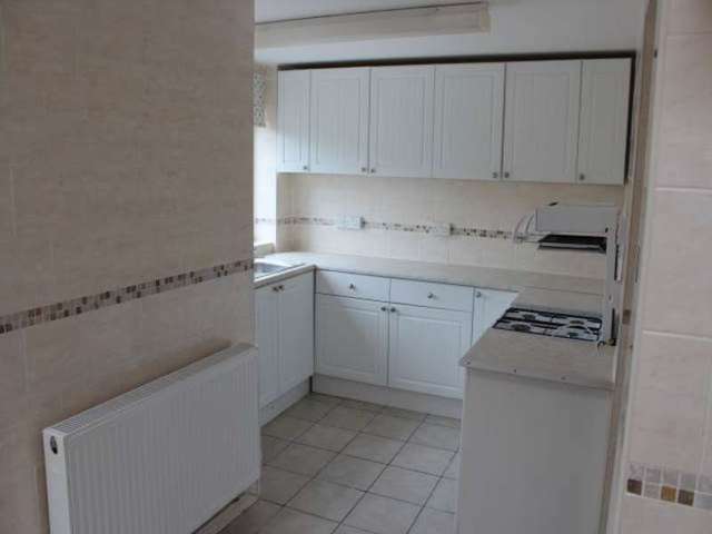  Image of 4 bedroom Detached house to rent in Kensington Road Weston-super-Mare BS23 at Weston-super-Mare North Somerset Weston-super-Mare, BS23 3QR