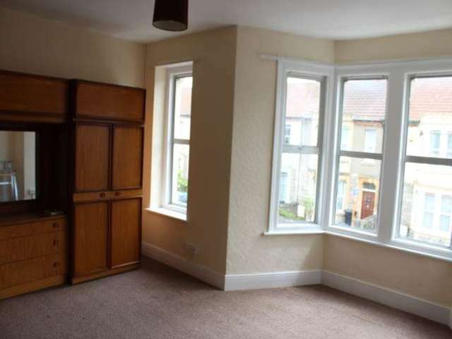  Image of 4 bedroom Detached house to rent in Kensington Road Weston-super-Mare BS23 at Weston-super-Mare North Somerset Weston-super-Mare, BS23 3QR