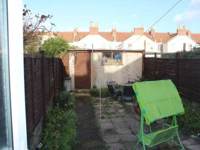  Image of 4 bedroom Detached house to rent in Kensington Road Weston-super-Mare BS23 at Weston-super-Mare North Somerset Weston-super-Mare, BS23 3QR