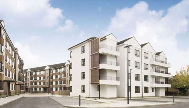  Image of 2 bedroom Flat to rent in Kew Bridge Court London W4 at Kew Bridge Court Chiswick London, W4 3AE