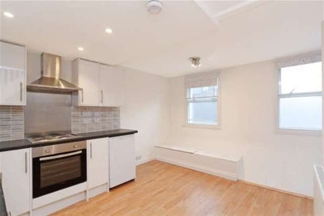  Image of 1 bedroom Maisonette to rent in Kew Road Kew Richmond TW9 at Richmond, TW9 2NQ