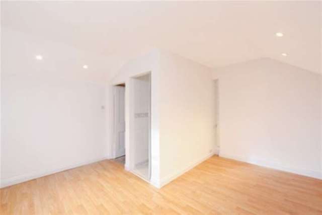  Image of 1 bedroom Maisonette to rent in Kew Road Kew Richmond TW9 at Richmond, TW9 2NQ