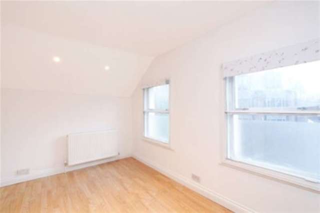  Image of 1 bedroom Maisonette to rent in Kew Road Kew Richmond TW9 at Richmond, TW9 2NQ