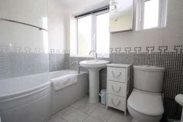  Image of 4 bedroom Semi-Detached house for sale in Lovelace Drive Kidlington OX5 at Lovelace Drive KIDLINGTON Oxon, OX5 2LY