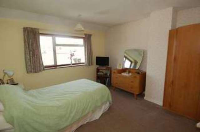  Image of 3 bedroom Semi-Detached house for sale in South Avenue Kidlington OX5 at South Avenue  Kidlington, OX5 1DG