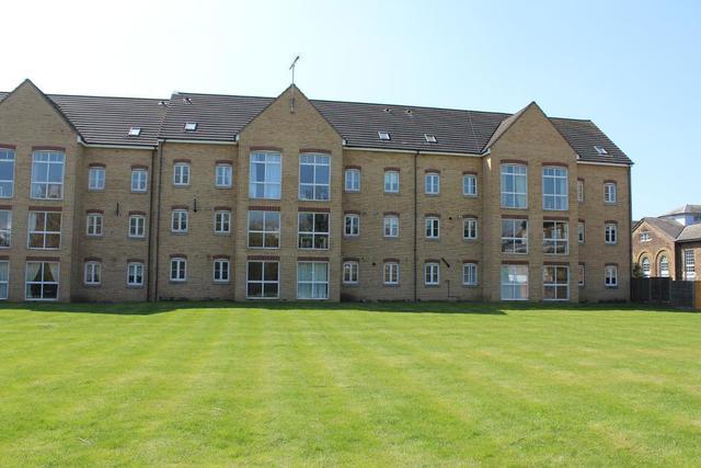  Image of 2 bedroom Flat to rent in Gidea Park Romford RM2 at Romford, RM2 6GE