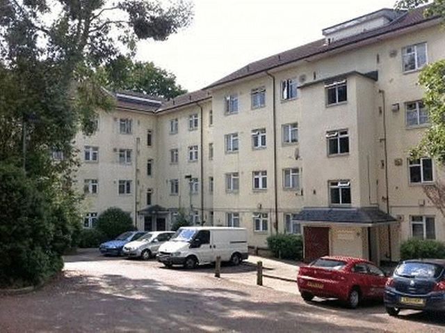  Image of 3 bedroom Flat to rent in Kingsnympton Park Kingston upon Thames KT2 at Kingsnympton Park  Kingston Upon Thames, KT2 7RP