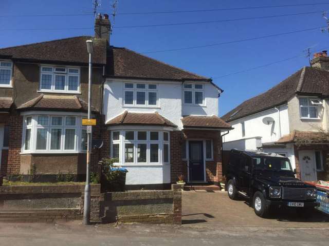  Image of 3 bedroom Semi-Detached house to rent in Kitsbury Road Berkhamsted HP4 at Kitsbury Road  Berkhamsted, HP4 3EG