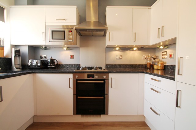  Image of 3 bedroom End of Terrace to rent in Ladbroke Road Redhill RH1 at Redhill, RH1 1JX