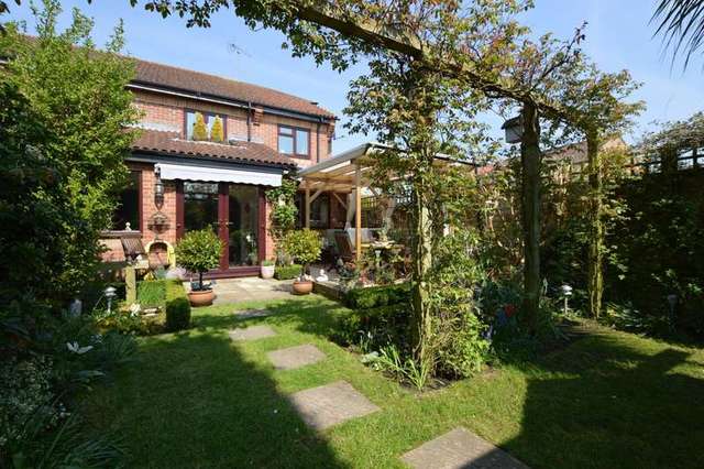  Image of 3 bedroom Semi-Detached house for sale in Larchside Close Spencers Wood Reading RG7 at Spencers Wood  Reading, RG7 1DS