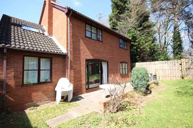  Image of 6 bedroom Detached house to rent in Turnpike Close Worcester WR2 at Turnpike Close St Johns Worcester, WR2 6AB