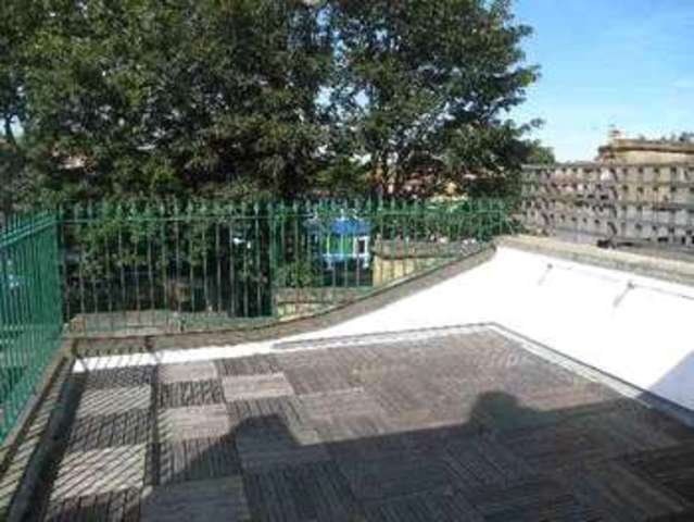  Image of 2 bedroom Flat to rent in Lauriston Road London E9 at London  Victoria Park, E9 7LH