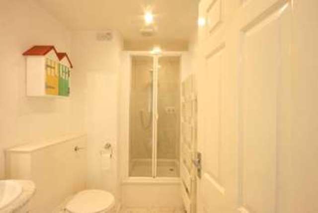  Image of 2 bedroom Flat to rent in Lauriston Road London E9 at London  Victoria Park, E9 7LH