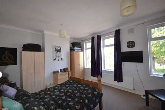  Image of 2 bedroom Flat for sale in Lea Bridge Road London E10 at London, E10 7DT