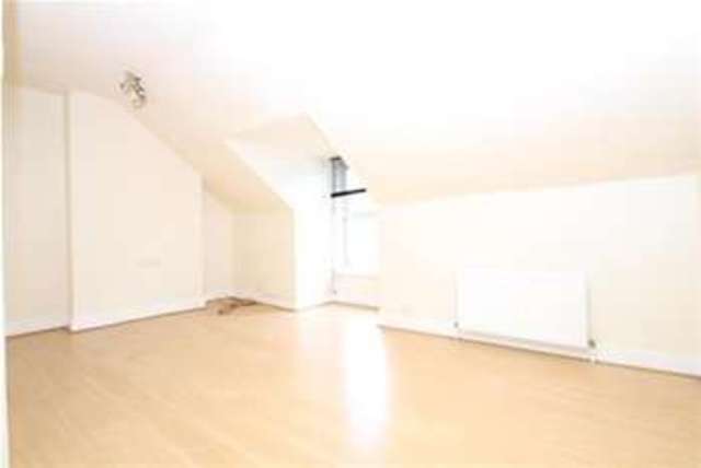  Image of Flat to rent in Lee High Road London SE13 at London, SE13 5PL