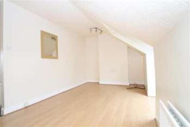  Image of Flat to rent in Lee High Road London SE13 at London, SE13 5PL
