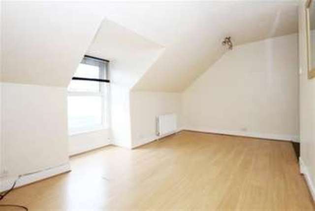  Image of Flat to rent in Lee High Road London SE13 at London, SE13 5PL