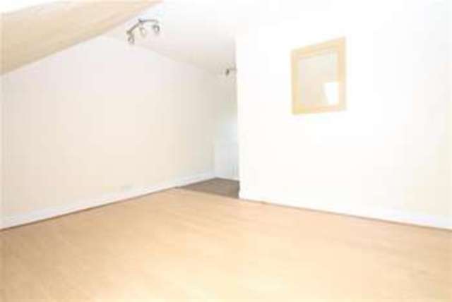  Image of Flat to rent in Lee High Road London SE13 at London, SE13 5PL