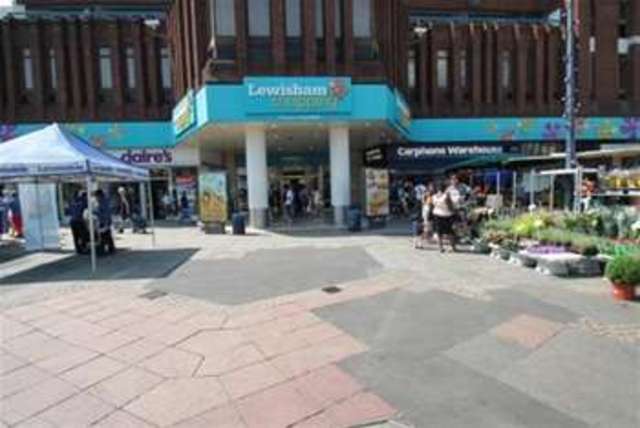  Image of Flat to rent in Lee High Road London SE13 at London, SE13 5PL