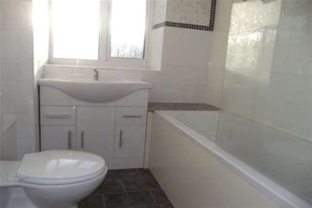  Image of 2 bedroom Flat to rent in Plumtree Lane Leighton Buzzard LU7 at Leighton Buzzard, LU7 1HY