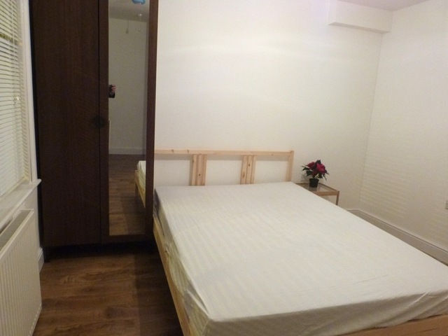  Image of Studio flat to rent in Leopold Road London N2 at EAST FINCHLEY  LONDON, N2 8BG