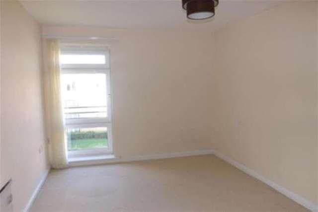  Image of 2 bedroom Flat to rent in Little Hackets Havant PO9 at Havant, PO9 5AU