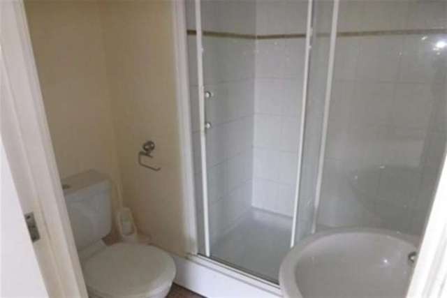 Image of 2 bedroom Flat to rent in Little Hackets Havant PO9 at Havant, PO9 5AU