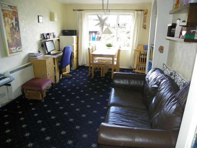  Image of 2 bedroom Apartment to rent in Littlebrook Avenue Burnham Slough SL2 at Burnham  Slough, SL2 2PE