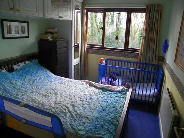  Image of 2 bedroom Apartment to rent in Littlebrook Avenue Burnham Slough SL2 at Burnham  Slough, SL2 2PE