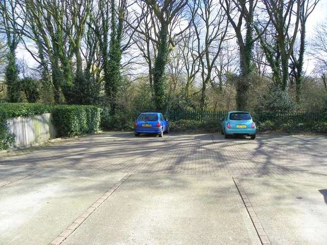  Image of 2 bedroom Apartment to rent in Littlebrook Avenue Burnham Slough SL2 at Burnham  Slough, SL2 2PE