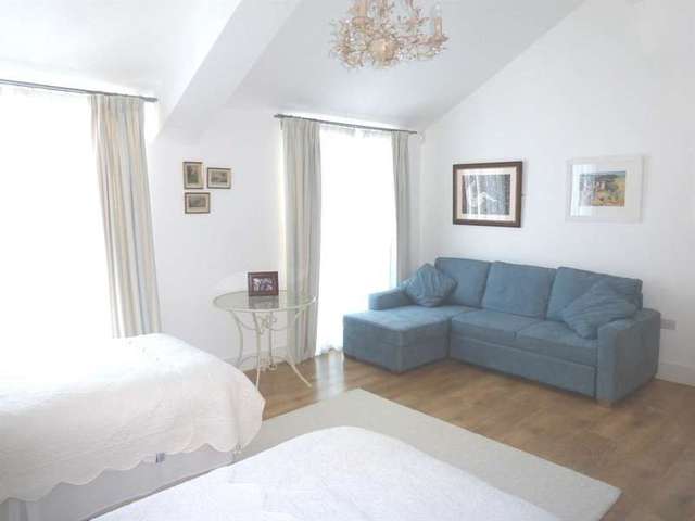  Image of 3 bedroom Penthouse for sale in Locks Common Road Porthcawl CF36 at Porthcawl  Porthcawl, CF36 3HU