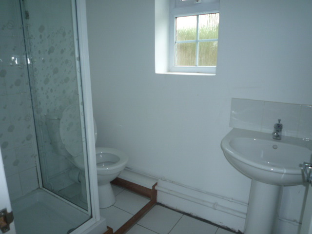  Image of 4 bedroom Detached house to rent in London Road Redhill RH1 at Redhill, RH1 2JQ